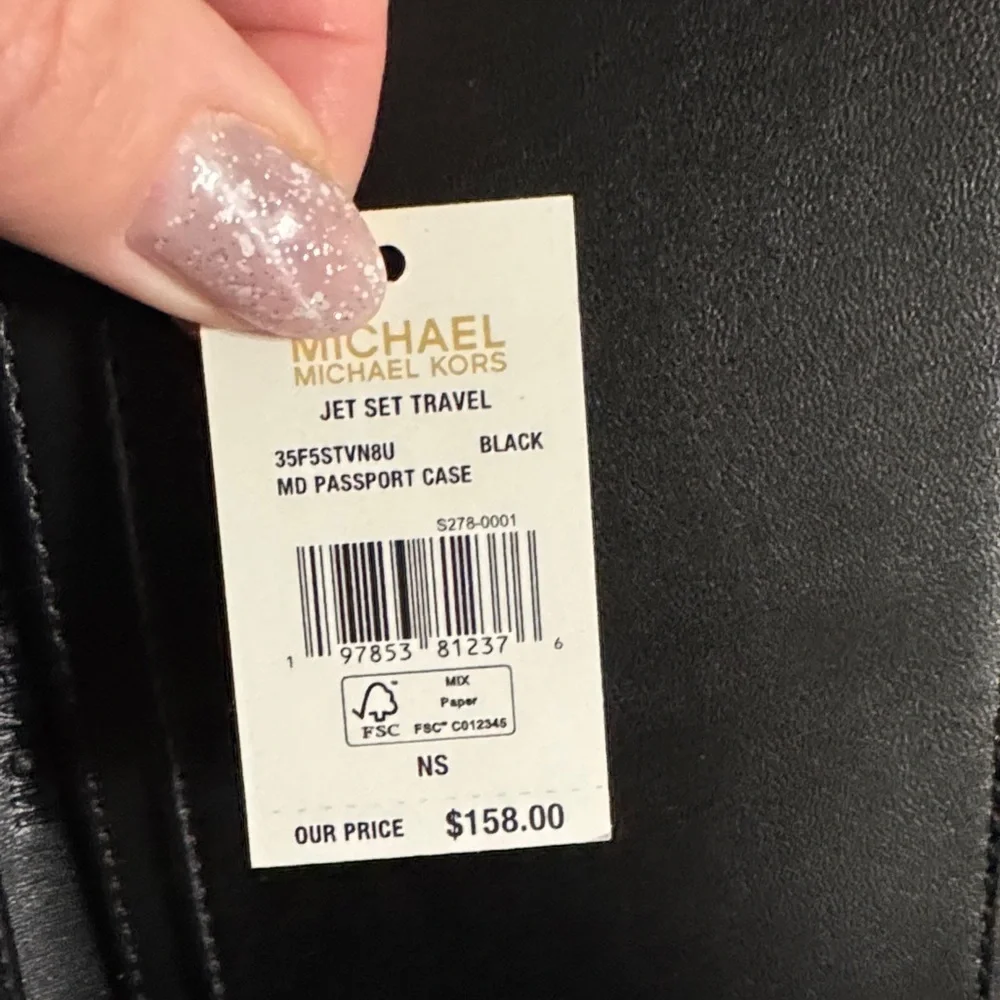 New with tags Michael Kors Glossy Black Card Holder
